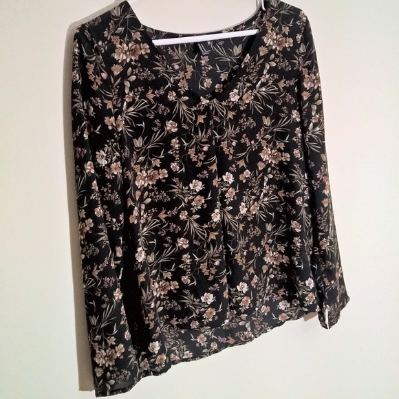 Forever 21 Tops - Forever 21 Long Sleeve Floral Blouse